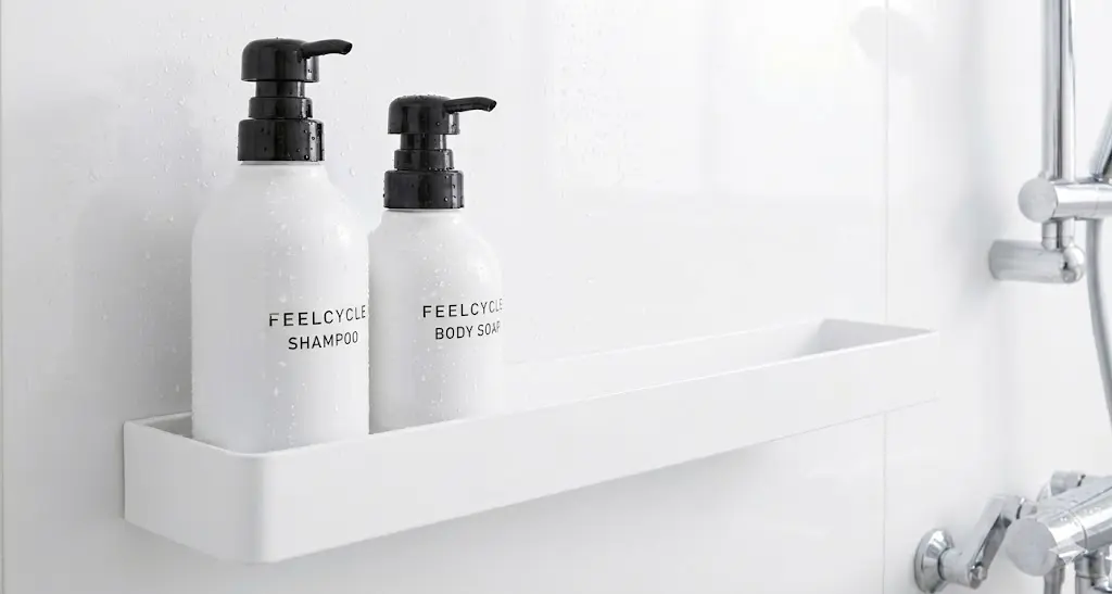 フィールサイクルのシャワールームに置いてあるリンスインシャンプーとボディソープのイメージ画像
